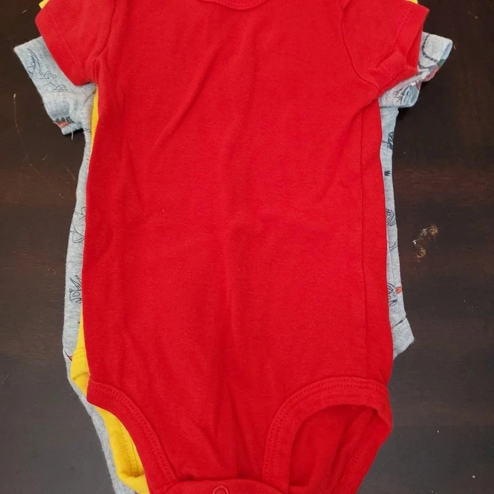 Lot of 5 Carter's Baby Boy Bodysuits in Size 6M